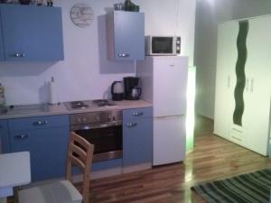 Una cocina o kitchenette en Ferienwohnung Karla - nahe Chemnitz