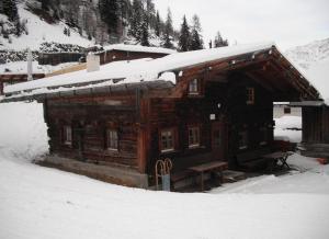 Hüttenzeit almhütte sölden semasa musim sejuk