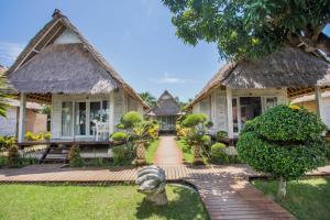 Vrt pred nastanitvijo Bay Shore Huts