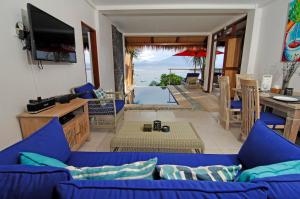 Televisyen dan/atau pusat hiburan di Lembongan Sanctuary Villas