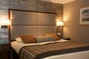 A bed or beds in a room at Cruachan Hotel