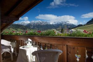 O vedere generală la munți sau o vedere la munte luată de la acest hotel