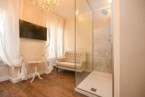 Luxury Suite Sirmione tesisinde bir banyo