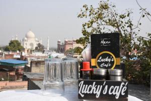 Foto dalla galleria di Lucky Restaurant & Guest House ad Agra