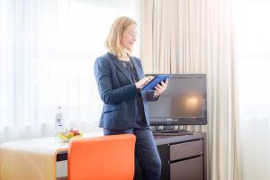 TV at/o entertainment center sa Novotel Breda