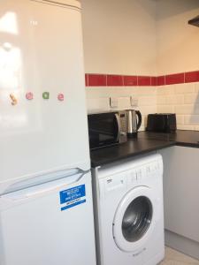 Kuchyň nebo kuchyňský kout v ubytování TW4 Apartments – Hounslow