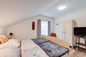 Un pat sau paturi într-o cameră la Gerli Appartement Mariazell