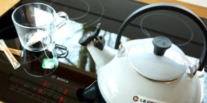 a blender sitting on top of a counter at Tiny House Dreischwesternherz in Trier