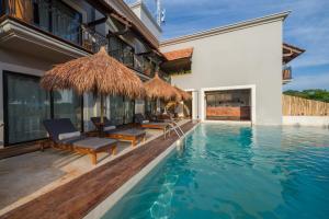 Hồ bơi trong/gần Caribbean Paradise Hotel & Spa - 5th Avenue