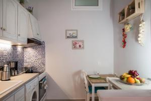 Una cocina o kitchenette en Nafsika Luxury Suite