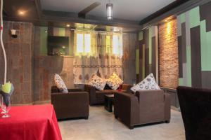 Гостиная зона в Hotel Kangaroo Bujumbura