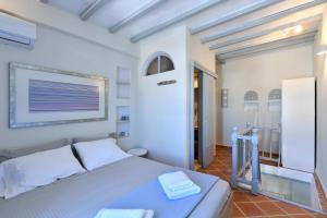 A bed or beds in a room at ALMYRA SeaView Maisonette in Naousa