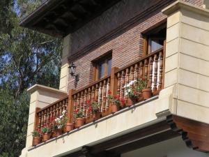 Hotel Posada La Robleda tesisinde bir balkon veya teras