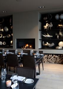 Um restaurante ou outro lugar para comer em Fletcher Hotel - Restaurant Nautisch Kwartier