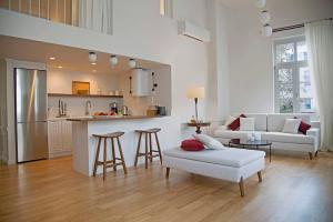 Cuina o zona de cuina de Four Streets Athens - Luxury Suites Apartments in Athens