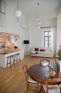 Cuina o zona de cuina de Four Streets Athens - Luxury Suites Apartments in Athens