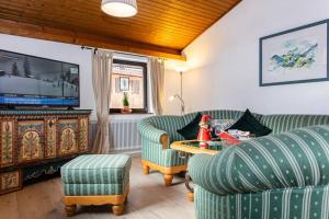 A seating area at Ferienhaus Hohe Tauern in Piesendorf