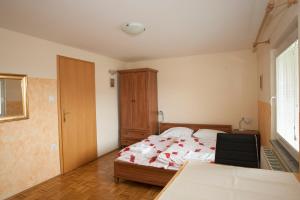 Lova arba lovos apgyvendinimo įstaigoje Guest House Čelan