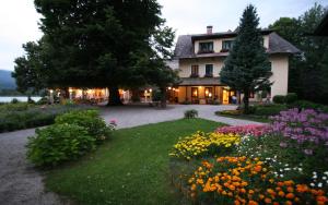 Сад в Inselhotel Faakersee