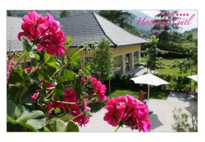 Garden sa labas ng Hotel Hochsteg Gütl | Traunsee Salzkammergut