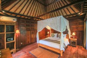 Ari Cottages Ubud房間的床