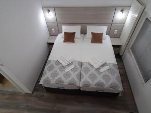 Кровать или кровати в номере Apartments AS Dubrave