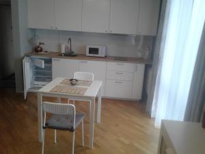 Кухня або міні-кухня у Apartamentai su terasa Elija