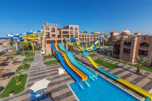 A piscina localizada em Pickalbatros Aqua Vista Resort - Hurghada ou nos arredores