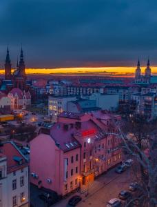 Uma visão geral de Legnica ou uma vista da cidade tirada do hotel