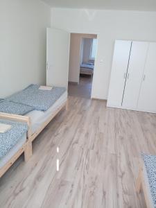 Postelja oz. postelje v sobi nastanitve Apartmány Karviná