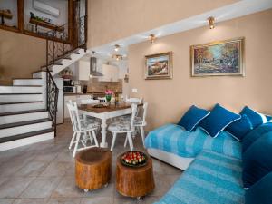 Un lugar para sentarse en Holiday Home Villa Aurora by Interhome