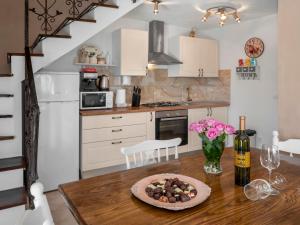 Una cocina o cocineta en Holiday Home Villa Aurora by Interhome