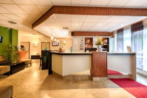 The lobby or reception area at ACHAT Hotel Chemnitz