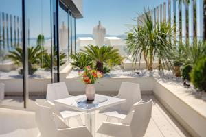 En balkong eller terrasse på Posh Residence Luxury Suites