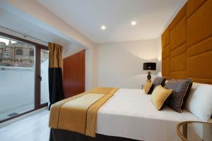 BiBo Suites Gran Vía में एक कमरे में एक या कई बेड