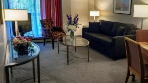 Гостиная зона в Cartier Place Suite Hotel