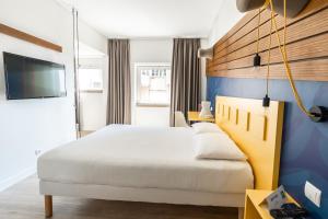 Televiisor ja/või meelelahutuskeskus majutusasutuses Ibis Styles Lisboa Centro Liberdade NE