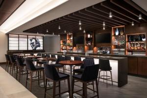 La sala de estar o bar de Hyatt Place San Francisco/Downtown