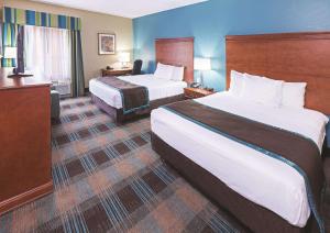 Katil atau katil-katil dalam bilik di La Quinta by Wyndham Houston Hobby Airport