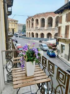 Un balcon sau o terasă la Truly Verona