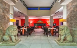 A restaurant or other place to eat at Cesar Thalasso