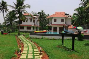 Kebun di luar Water's Edge Villas