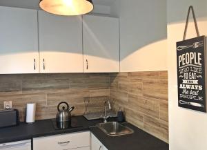 Кухня или кухненски бокс в Apartament Swoboda