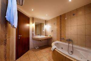 A bathroom at Hotel Nostos