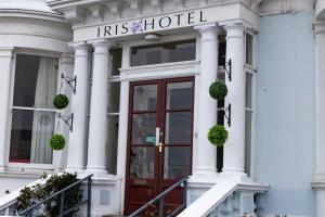 Fațada sau intrarea în Iris Hotel Llandudno