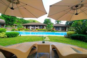 Swimming pool sa o malapit sa Coron Soleil Express Hotel