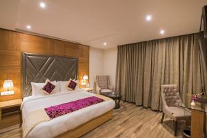 A bed or beds in a room at Regenta Central Cassia Zirakpur Chandigarh