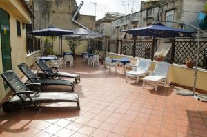 Un patio sau altă zonă în aer liber la Backpacker Naples