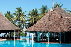 Peldbaseins naktsmītnē Neptune Village Beach Resort & Spa - All Inclusive vai tās tuvumā