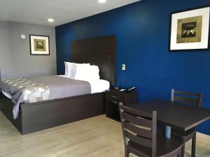 Krevet ili kreveti u jedinici u objektu Americas Best Value Inn Denham Springs